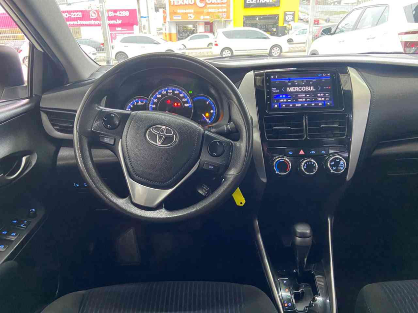 toyota yaris sedan xl 1.5 16v cvt flex automatico10