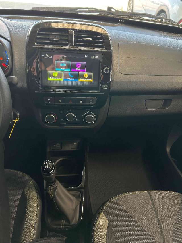 kwid outsider 1.0 mt 71hp10