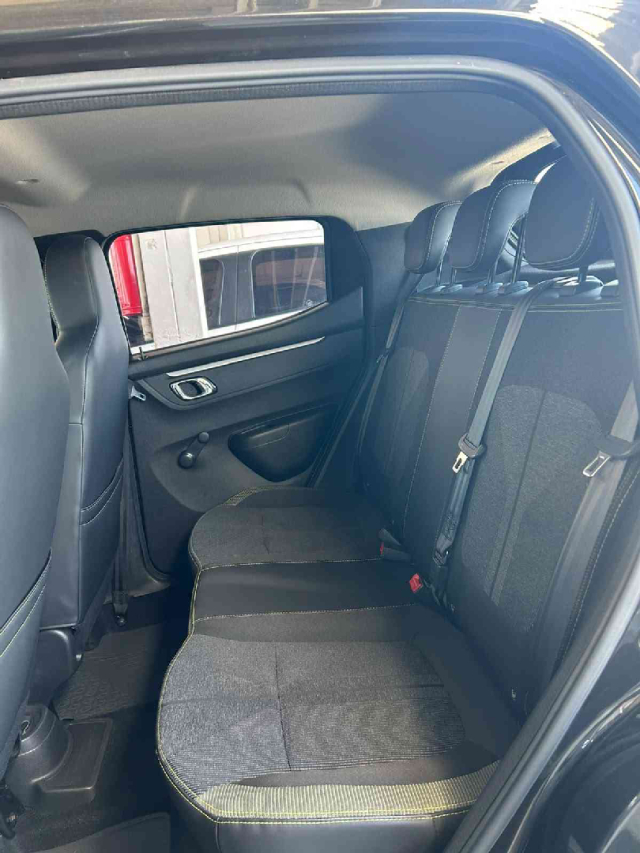 kwid outsider 1.0 12v10