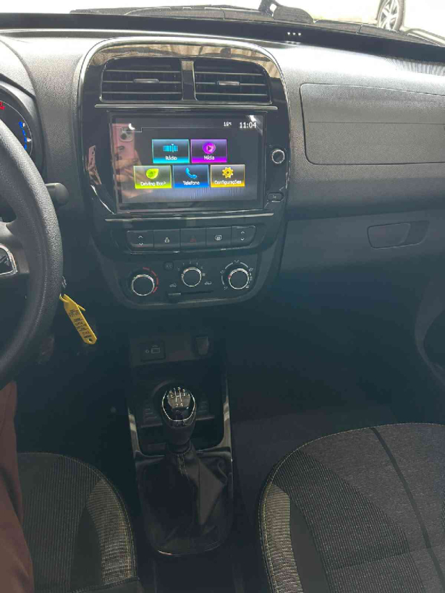 kwid outsider 1.0 12v8