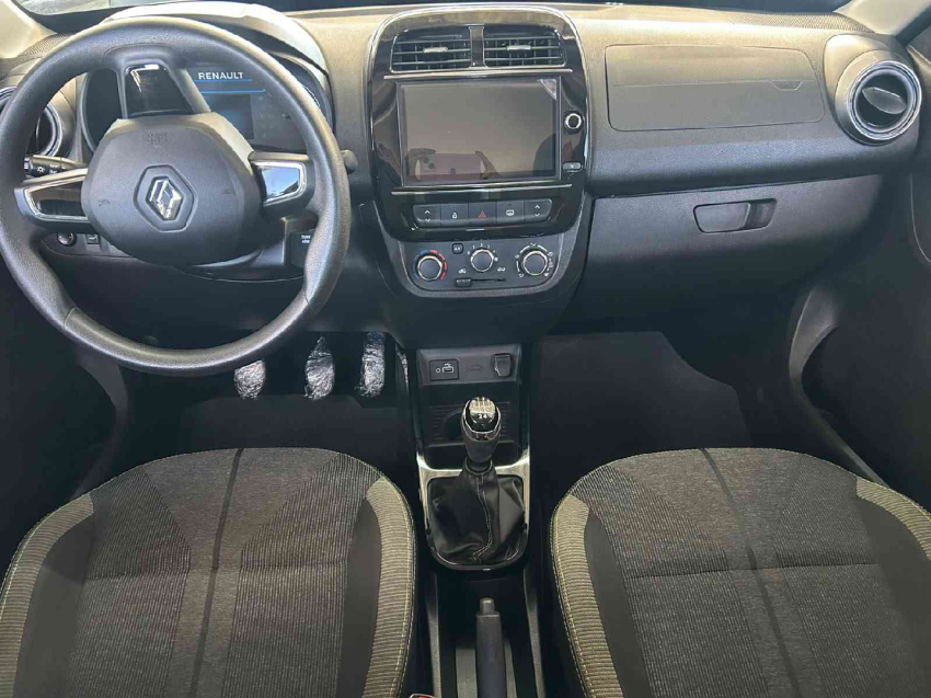 kwid outsider 1.0 12v11