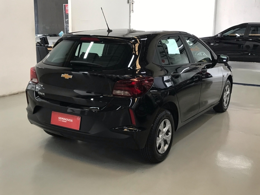 chevrolet onix flex 2023/24