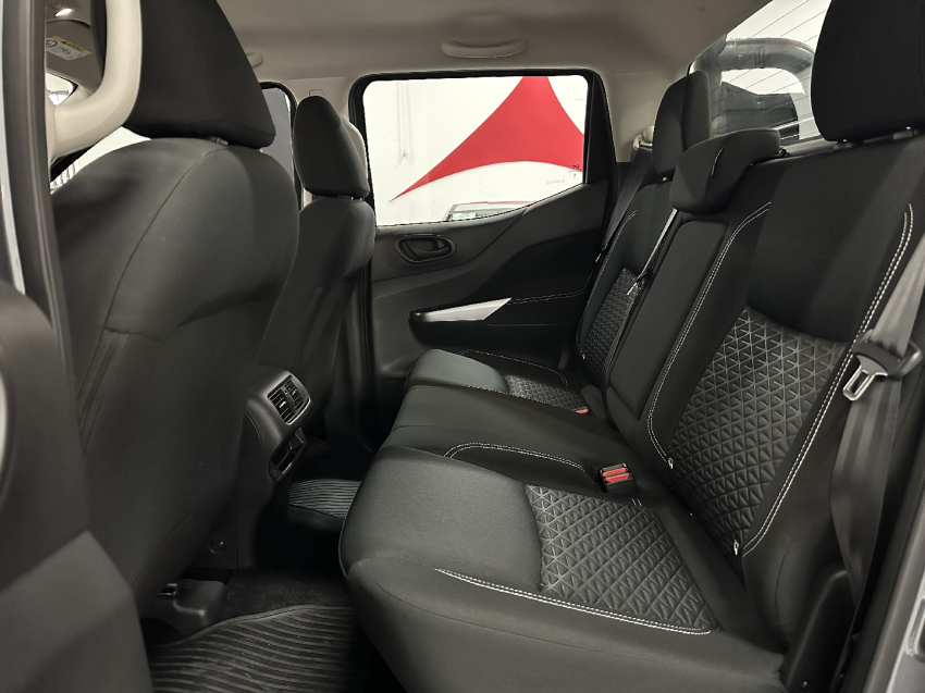 nissan frontier 2.3 16v turbo diesel attack cd 4x4 automatico 4p 2025
