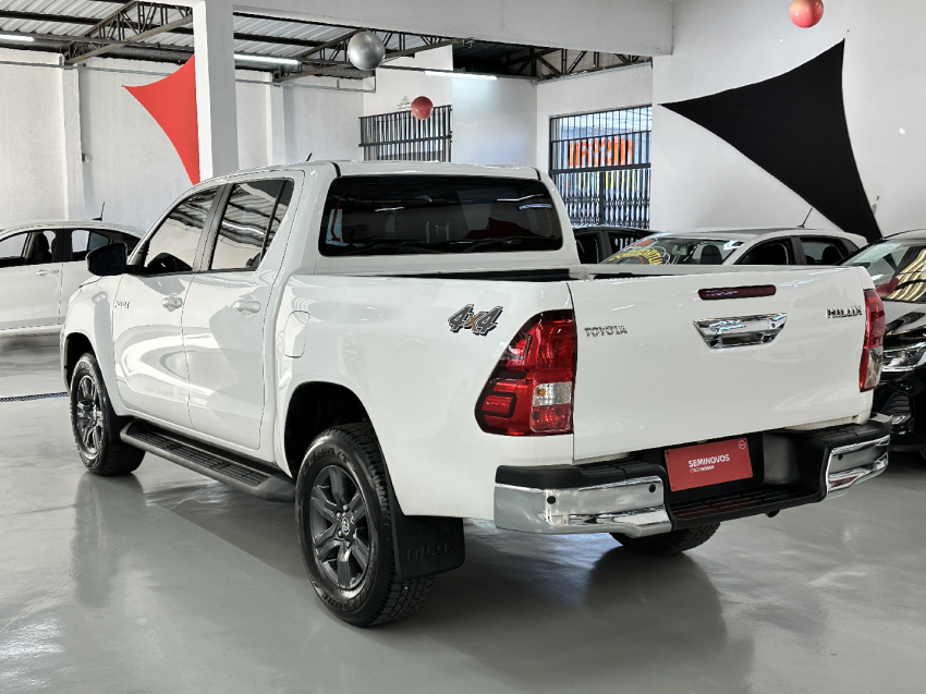 toyota hilux 2.8 d-4d turbo diesel cd sr 4x4 automatico 4p 2024