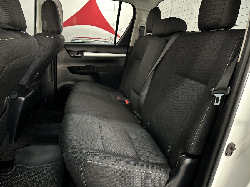 toyota hilux 2.8 d-4d turbo diesel cd sr 4x4 automatico 4p 2024