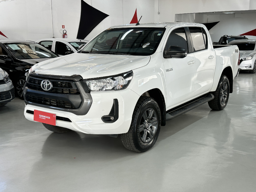 toyota hilux 2.8 d-4d turbo diesel cd sr 4x4 automatico 4p 2024