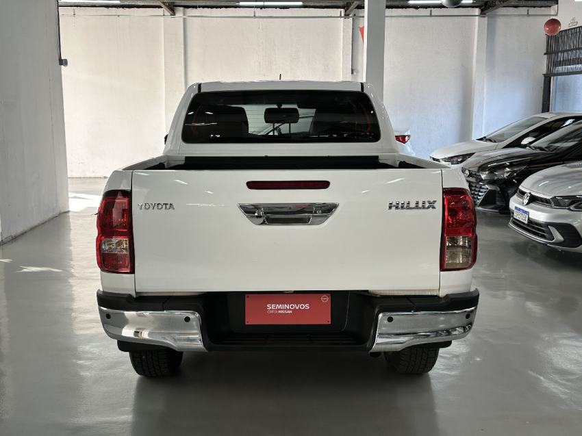 toyota hilux 2.8 d-4d turbo diesel cd sr 4x4 automatico 4p 2024