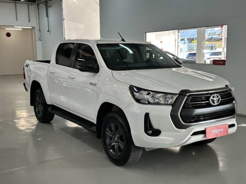 toyota hilux 2.8 d-4d turbo diesel cd sr 4x4 automatico 4p 2024