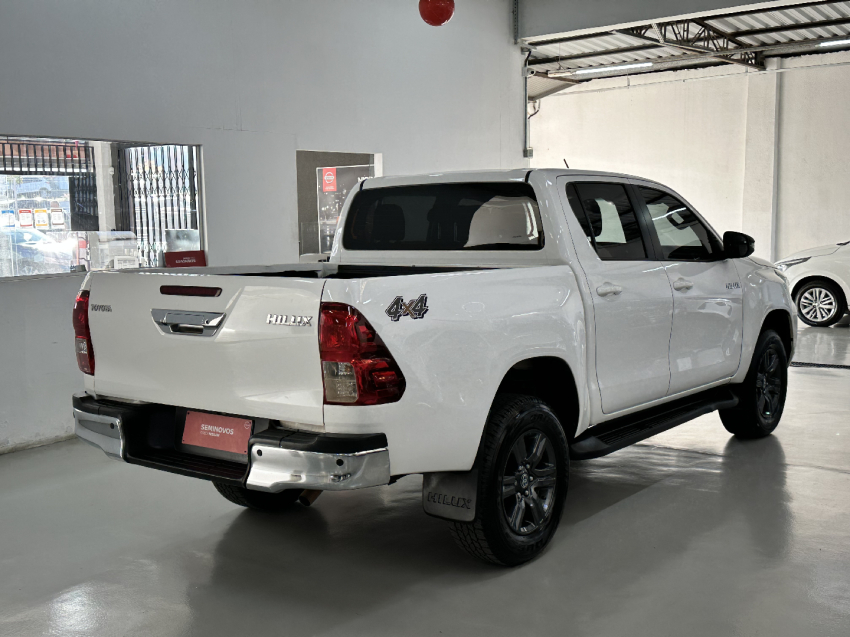 toyota hilux 2.8 d-4d turbo diesel cd sr 4x4 automatico 4p 2024