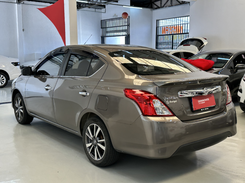 nissan versa 1.6 16v flexstart sl 4p xtronic flex automatico 20203