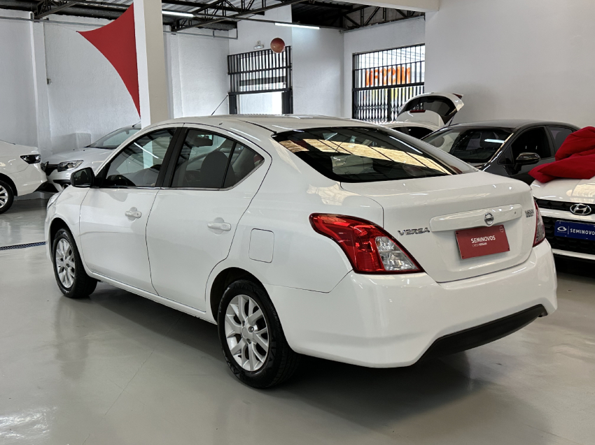 nissan versa 1.6 16v flex s 4p manual 20173