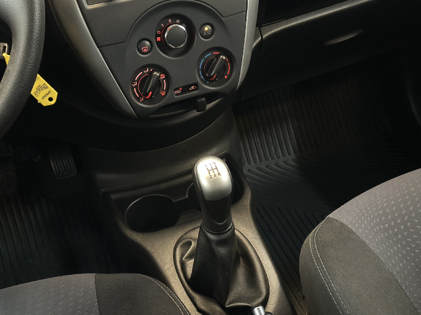 nissan versa 1.6 16v flex s 4p manual 20179