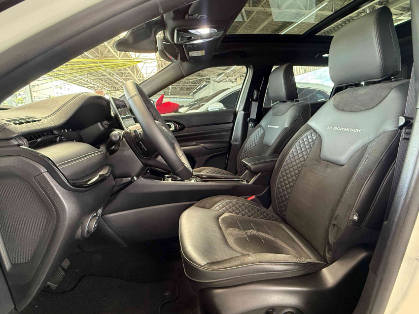 jeep compass  blackhawk 4x4 2.0 hurricane atgasolina automatico 2024/256