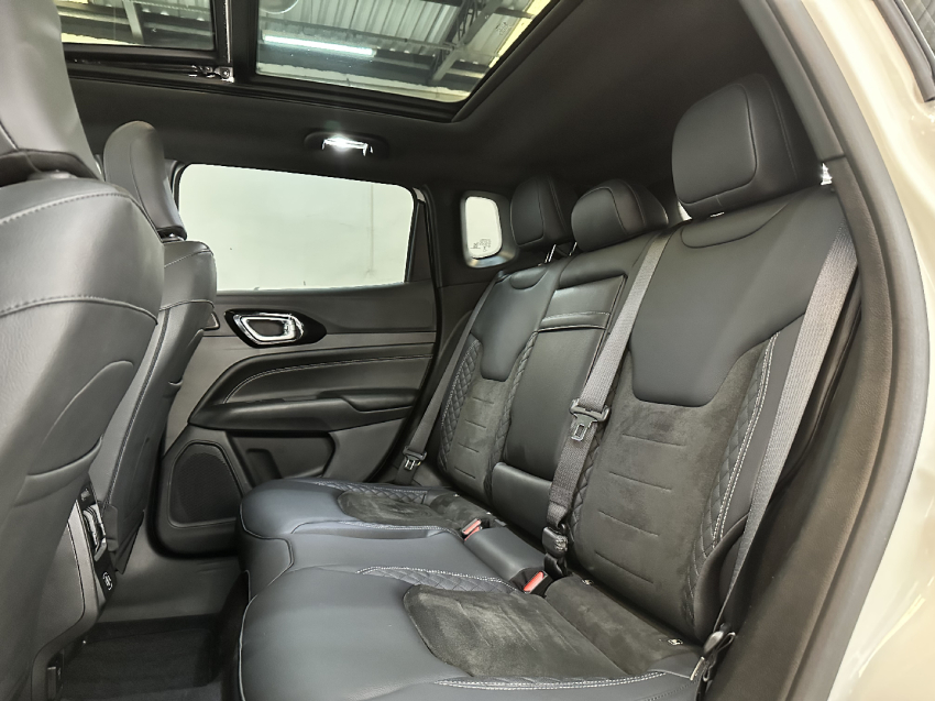 jeep compass  blackhawk 4x4 2.0 hurricane atgasolina automatico 2024/256