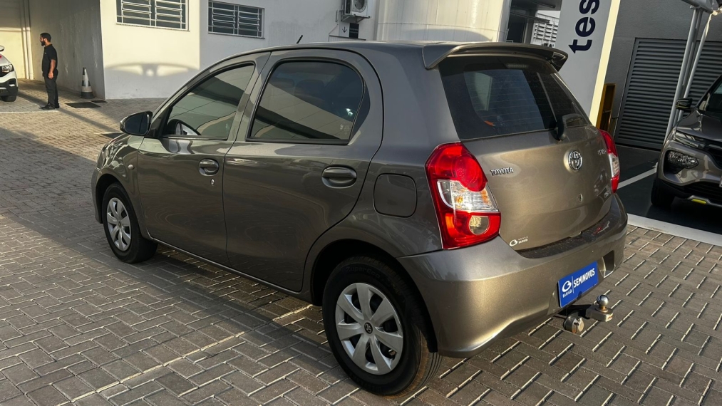 toyota etios 1.3 x 16v flex 4p manual 201812
