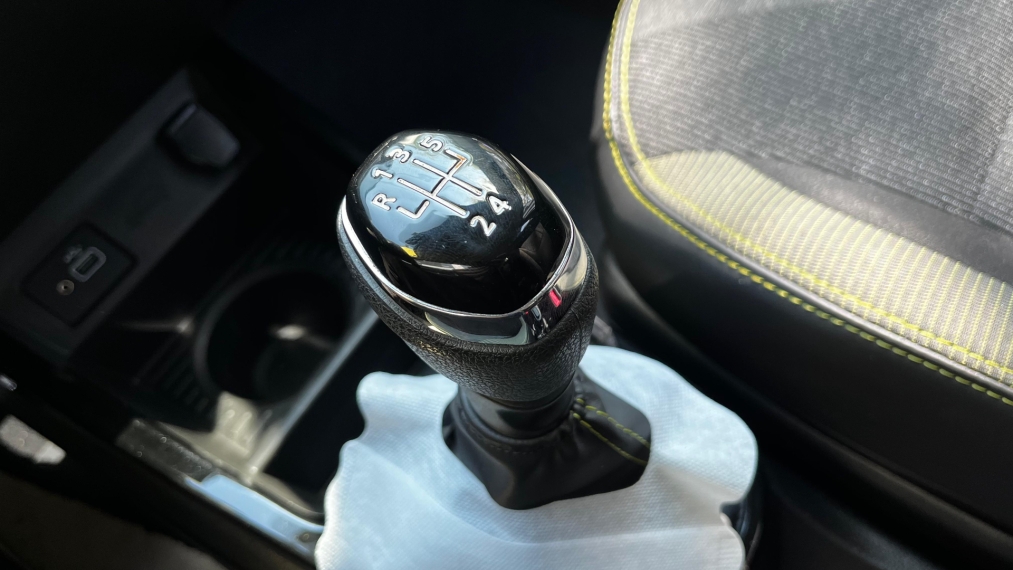 renault kwid 1.0 12v sce flex outsider manual 4p 2025