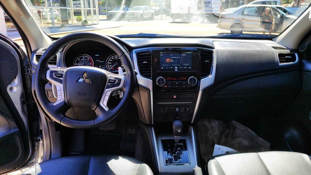 mitsubishi l200 triton 2.4 16v turbo diesel sport hpe-s cd 4p 4x4 automatico 202311