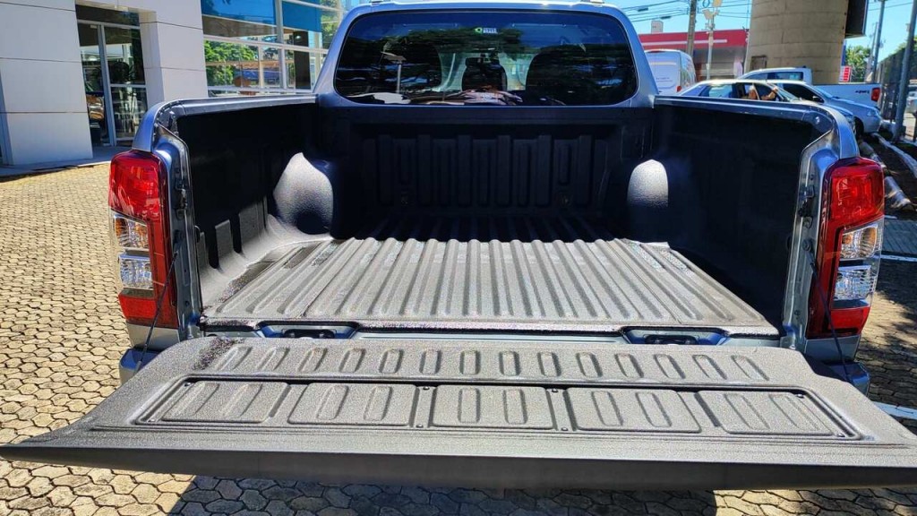 mitsubishi l200 triton 2.4 16v turbo diesel sport hpe-s cd 4p 4x4 automatico 20239