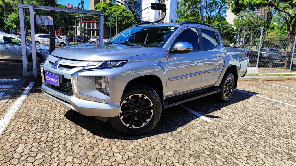 mitsubishi l200 triton 2.4 16v turbo diesel sport hpe-s cd 4p 4x4 automatico 2023