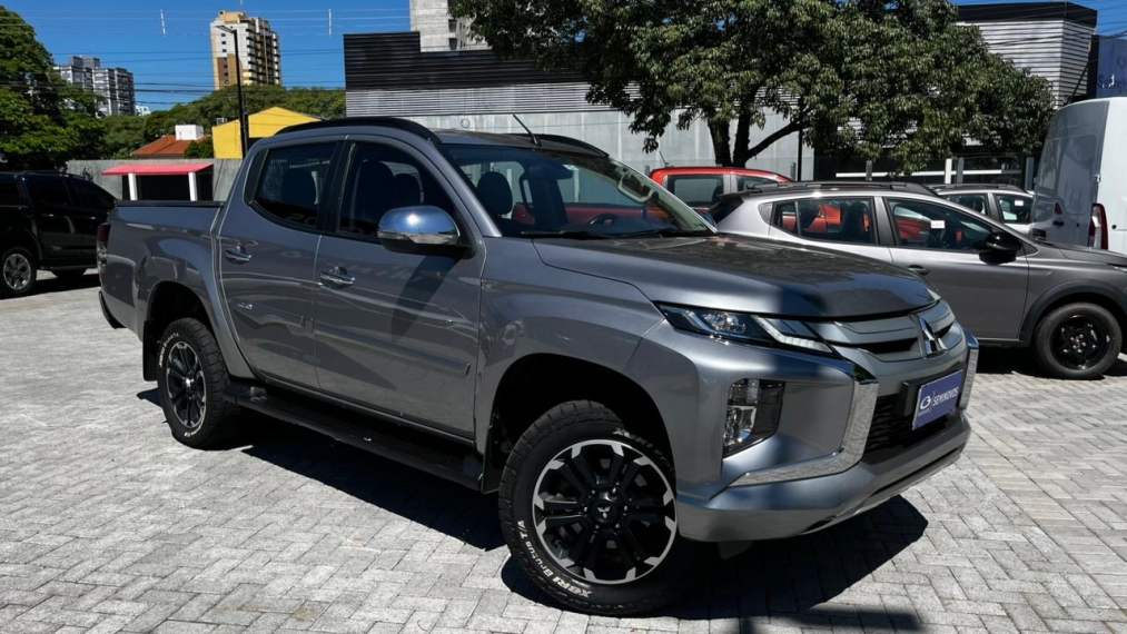 mitsubishi l200 triton 2.4 16v turbo diesel sport hpe-s cd 4p 4x4 automatico 20232