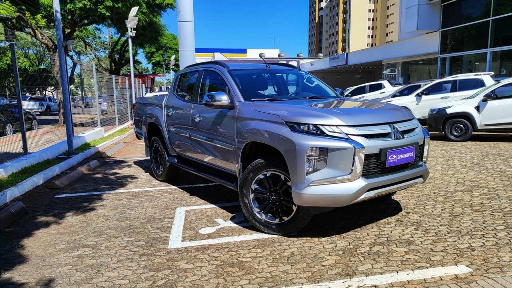 mitsubishi l200 triton 2.4 16v turbo diesel sport hpe-s cd 4p 4x4 automatico 20231