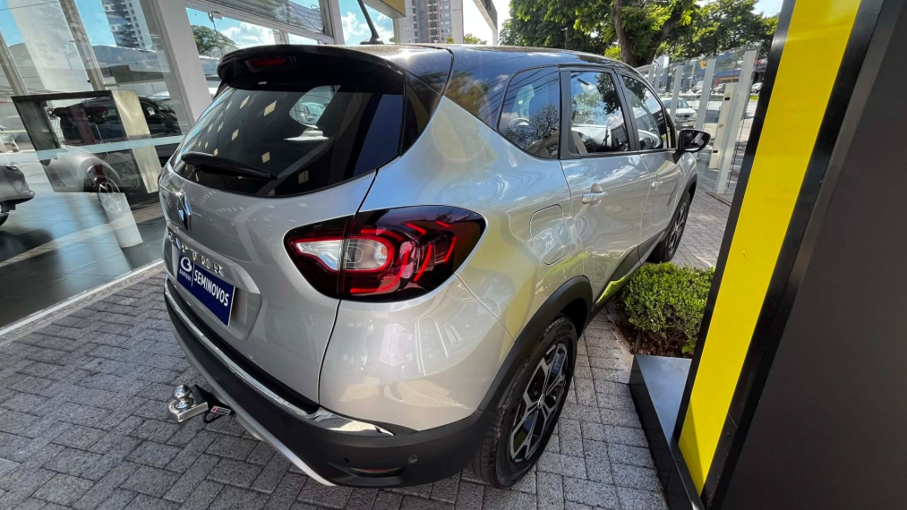 renault captur 1.3 tce flex iconic x-tronic 4p automatico 202213