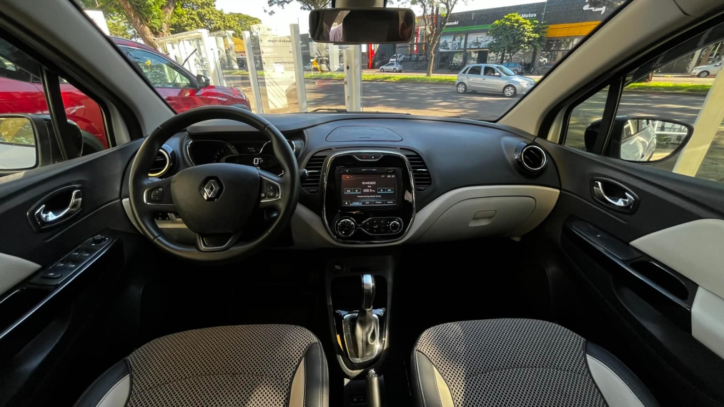 renault captur 1.6 16v sce flex intense x-tronic 4p automatico 20185