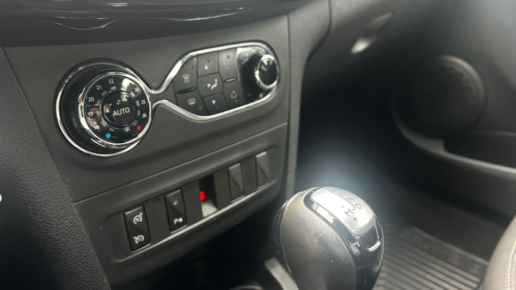 renault logan 1.6 16v sce flex iconic x-tronic 4p automatico 202010