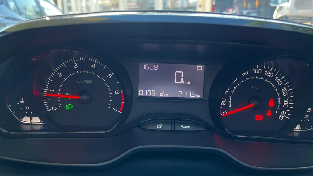 peugeot 2008 1.6 16v thp flex skywalker 4p automatico 202213