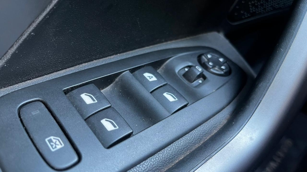peugeot 2008 1.6 16v thp flex skywalker 4p automatico 202211