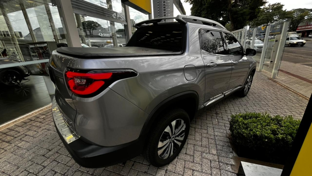 fiat toro 2.0 16v turbo diesel volcano 4wd at9 4p automatico 202213
