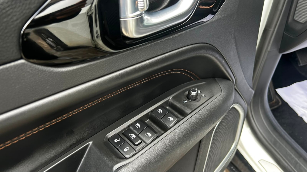 jeep commander 2.0 td380 turbo diesel limited at9 4p automatico 202210