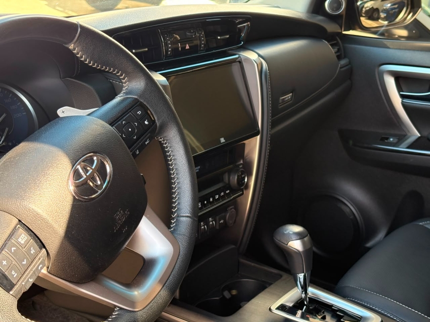 toyota hilux sw4 2.8 d-4d turbo diesel srx platinum 7l 4x4 automatico 4p 20245