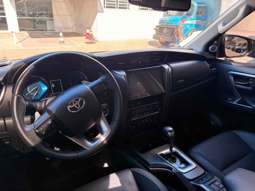 toyota hilux sw4 2.8 d-4d turbo diesel srx platinum 7l 4x4 automatico 4p 20243