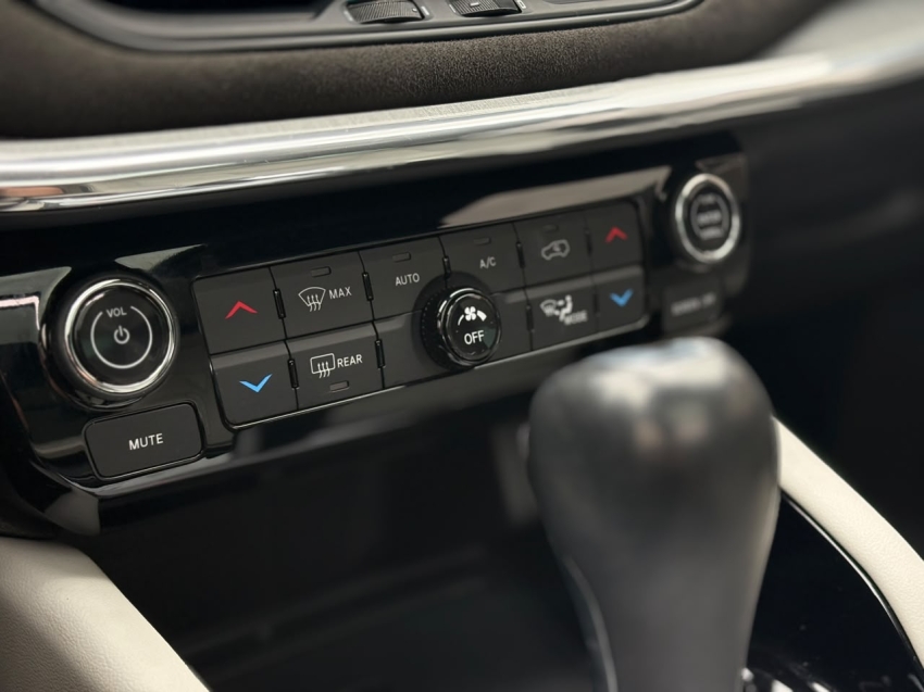 Jeep Commander 1.3 T270 Turbo Flex Overland At6 4P Automatico 2022 9