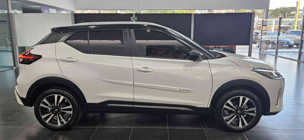 nissan kicks 1.6 16v flexstart exclusive xtronic flex 4p automatico 2024