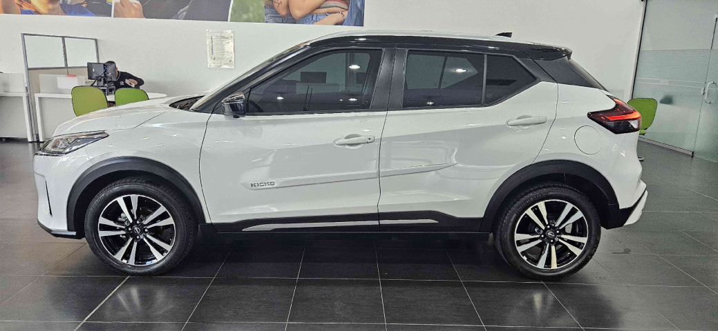 nissan kicks 1.6 16v flexstart exclusive xtronic flex 4p automatico 2024