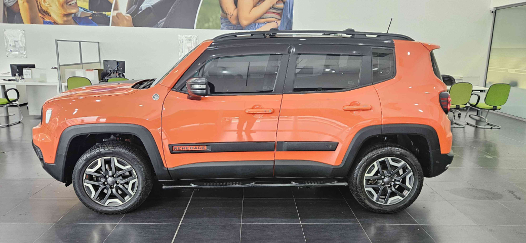 jeep renegade 1.3 t270 turbo flex trailhawk 4x4 at9 4p automatico 2023