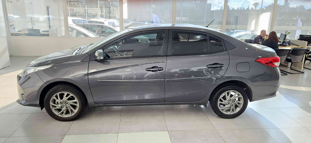 toyota yaris 1.5 16v flex sedan xs multidrive 4p automatico 2024