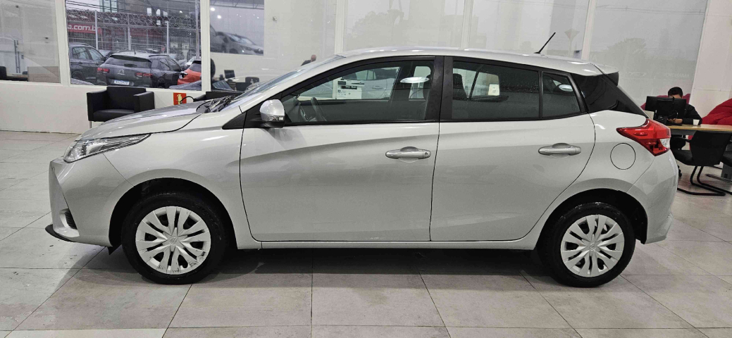 toyota yaris 1.5 16v flex xl multidrive 4p automatico 2025