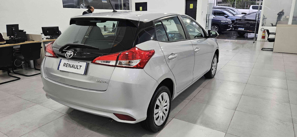 toyota yaris 1.5 16v flex xl multidrive 4p automatico 2025