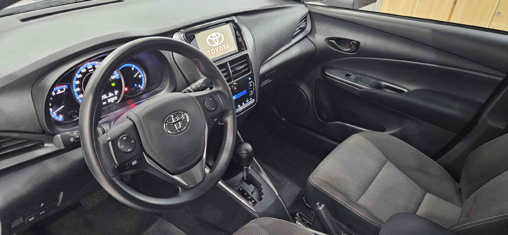 toyota yaris 1.5 16v flex xl multidrive 4p automatico 2025