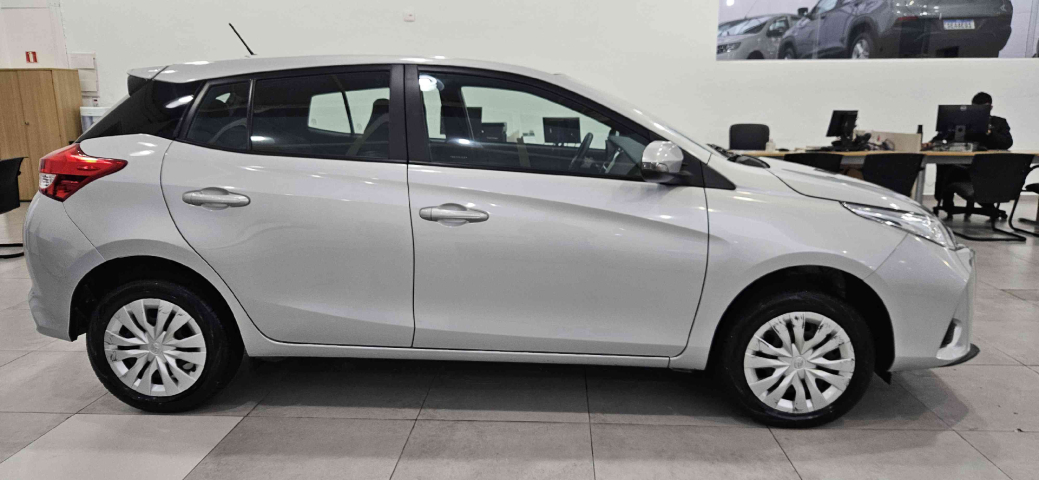toyota yaris 1.5 16v flex xl multidrive 4p automatico 2025