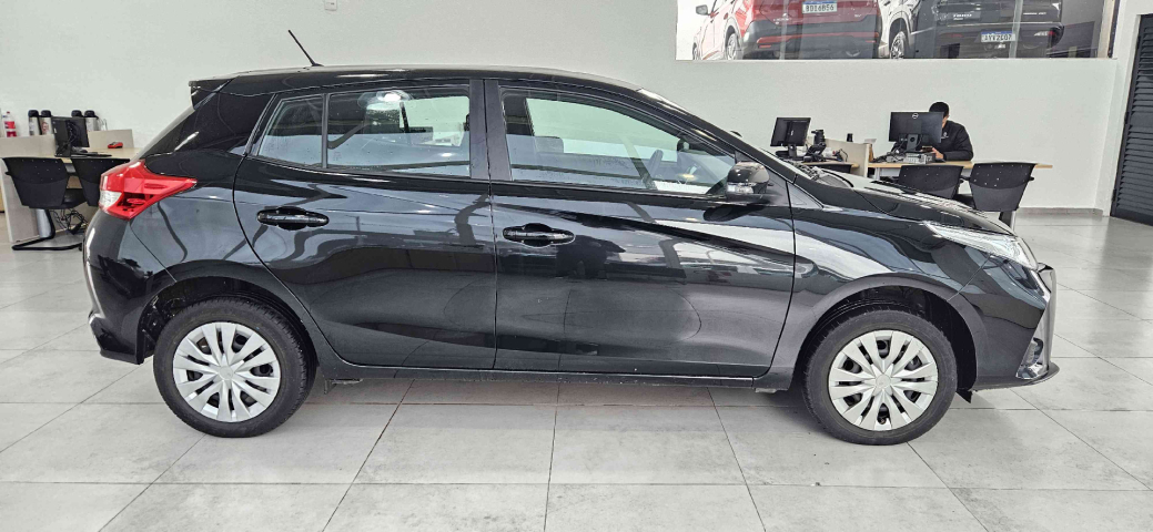 toyota yaris 1.5 16v flex xl multidrive 4p automatico 2025