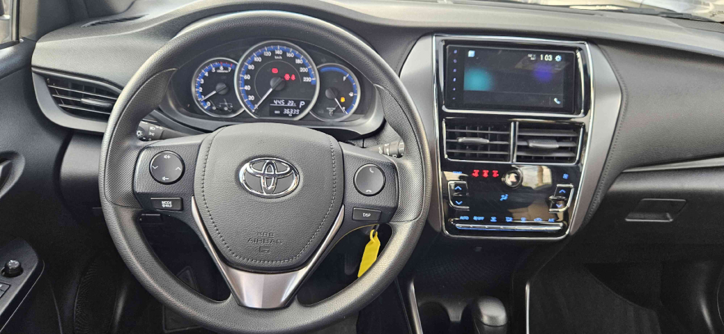 toyota yaris 1.5 16v flex xs multidrive 4p automatico 2025