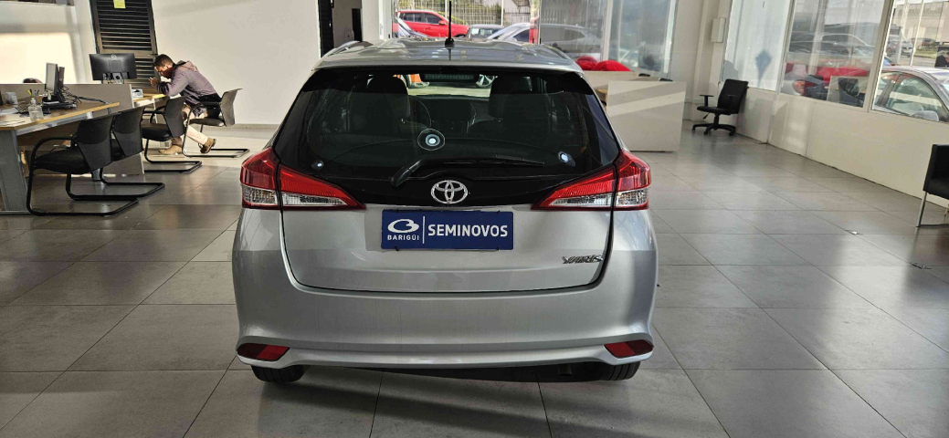 toyota yaris 1.5 16v flex xs multidrive 4p automatico 2025