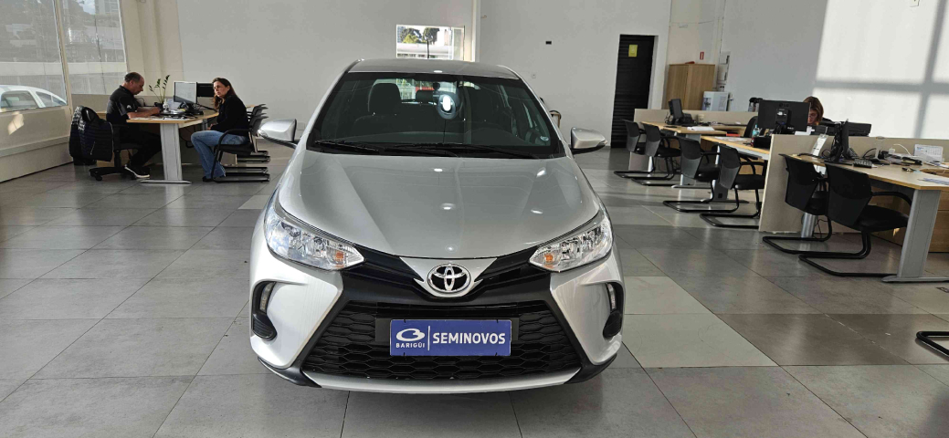 toyota yaris 1.5 16v flex xs multidrive 4p automatico 2025