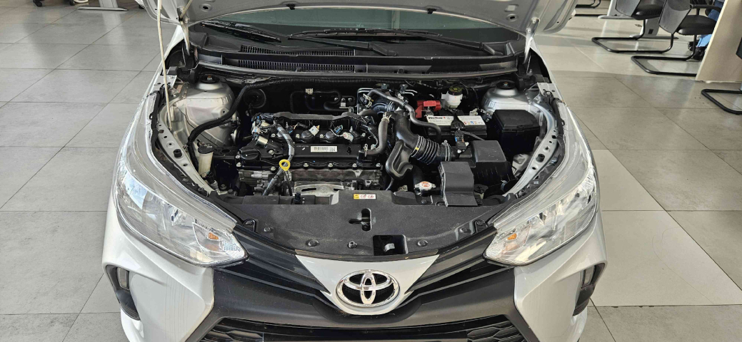 toyota yaris 1.5 16v flex xs multidrive 4p automatico 2025