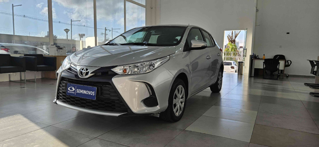 toyota yaris 1.5 16v flex xs multidrive 4p automatico 2025
