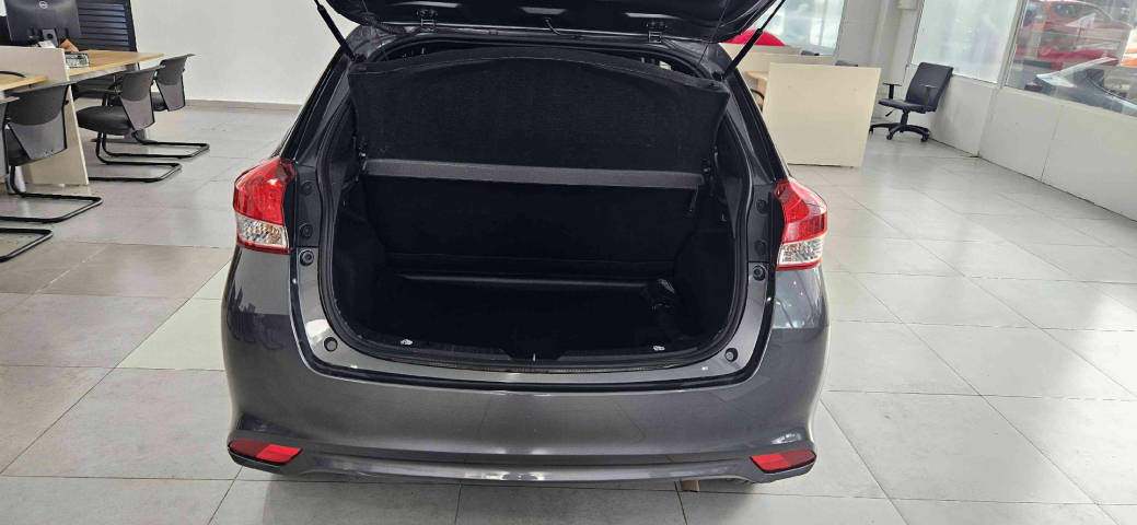 toyota yaris 1.5 16v flex xs multidrive 4p automatico 2025
